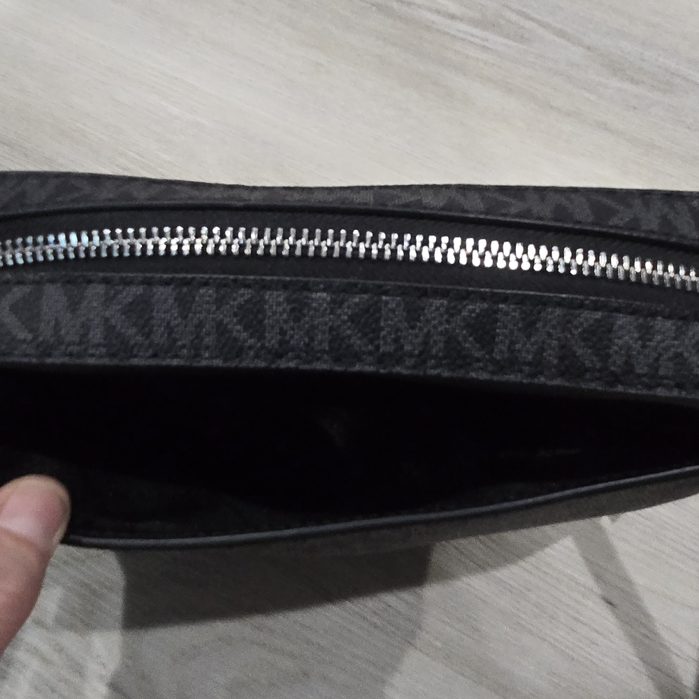 Michael Kors Jet Set Large Logo Crossbody Bag (Black) NWT - Picture 7 of 9